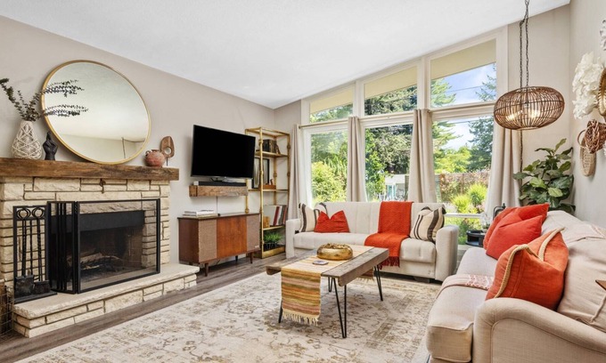 Garden Home-Whitford Casa | Exquisite Single Level Getaway, Pet Friendly, Gorgeous Outdoor Seating Area, Game Room, Toys, BBQ