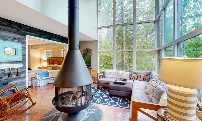 Gainesville Casa | Exquisite waterfront home with balcony, fireplace, W/D, & dog-friendly