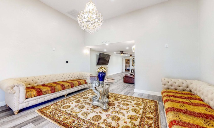 Quinlan Casa | Exquisite waterfront home with new construction