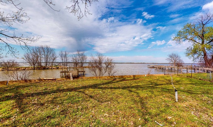 Quinlan Casa | Exquisite Waterfront - New Construction w/ Kitchen