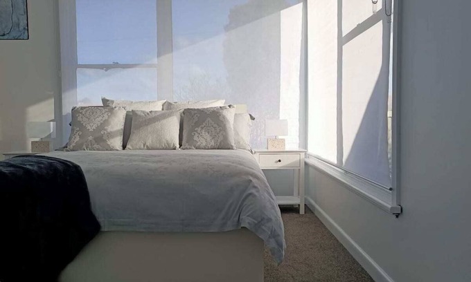 Ballarat North Casa | Exquisitely furnished house walking distance to AFL Mars Stadium