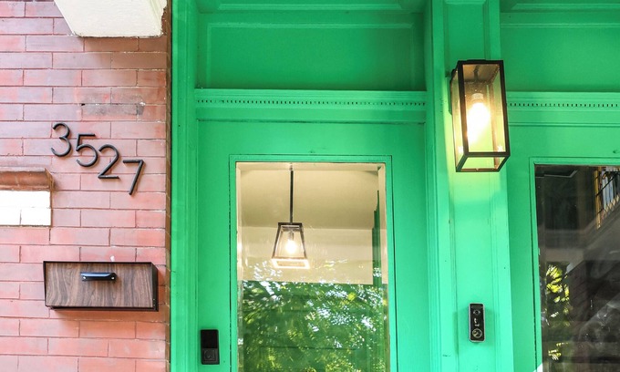 Tower Grove East Casa | Exqusite Emerald
