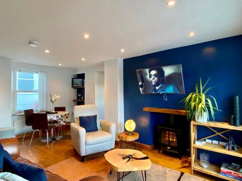Mumbles Casa | Extended Fishermans cottage with stunning sea views
