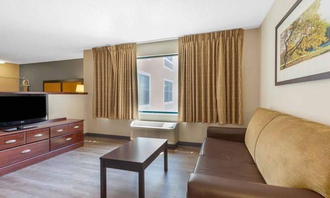 Queens Hotel | Extended Stay America Suites New York City LaGuardia Airport