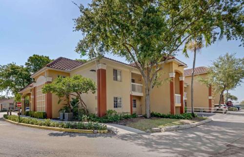 Doral Hotel | Extended Stay America Suites - Miami - Airport - Doral