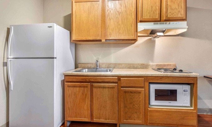 Kansas City Hotel | Extended Stay America Select Suites - Kansas City - Stadium