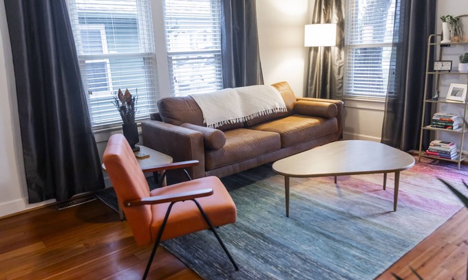 South Kansas City Casa | Extended Stay Colorful Cottage in Kansas City