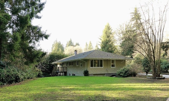 West Vancouver Casa | Hermosa casa familiar, ubicación privada única con patio trasero y terraza