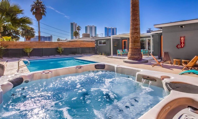 Beverly Green Casa | Extended Stay: DT Vegas Stunning Strip Views!