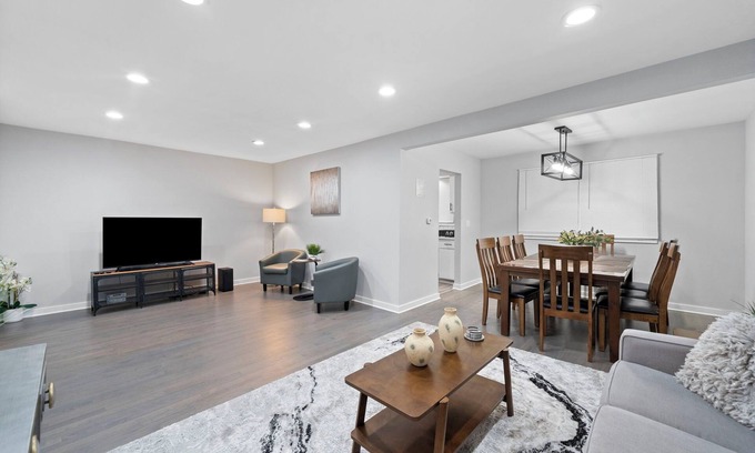 Lombard Casa | Extended Stay Lombard Rental - Central Ave