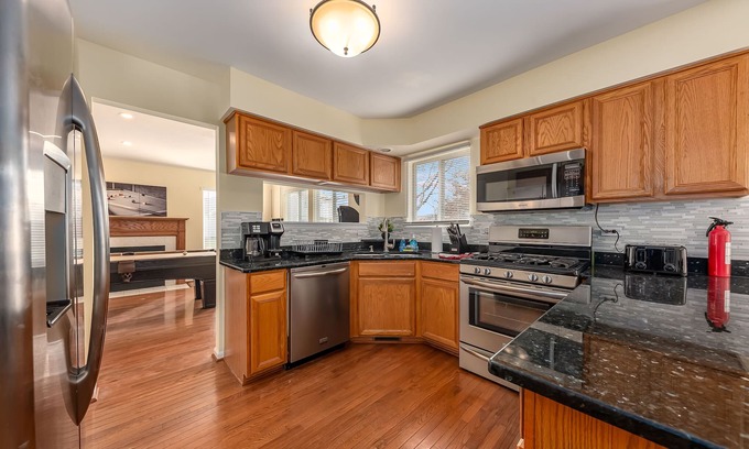 Naperville Casa | Extended Stay Naperville FHS Rental - Skylane Dr