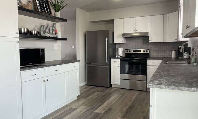 Roy Casa | Extended Stay near HAFB in Roy