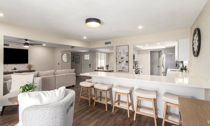 North Center Revitalization Association Casa | Extended Stay Ready – Spacious 3BR w/Private Backyard