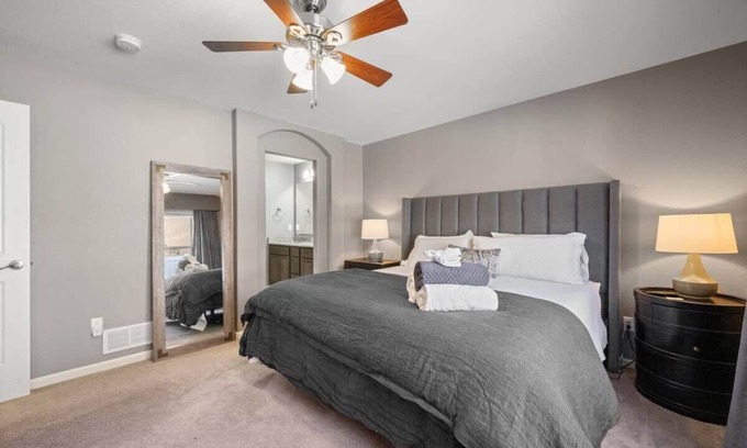 Colorado Springs Casa | Extended Stay- Theater Room, Workspace, and Grill