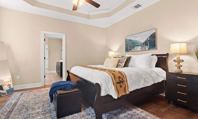 Lake Charles Casa | Extended Stay with Fast WiFi, 2 Luxurious King Beds | Business Ready + Pet Friendly | Garage Parking