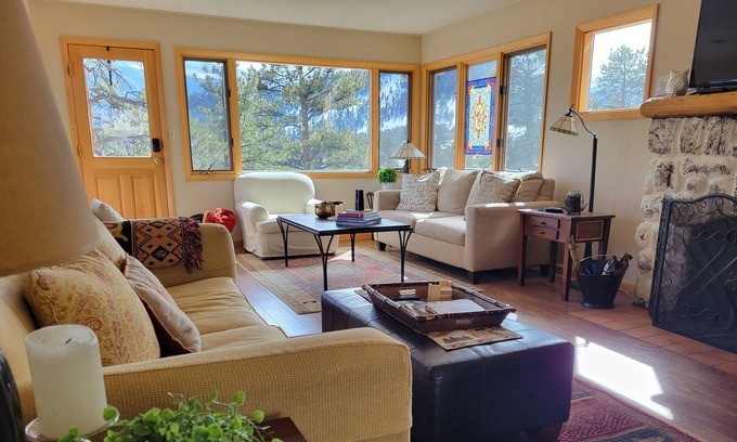 Estes Park Cabaña | Días frescos de verano con vistas espectaculares - Estancia mínima de 3 noches.
