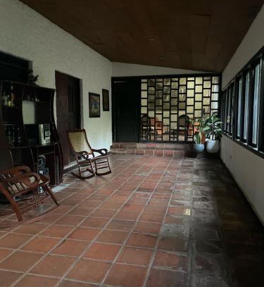Leon Cama Y Desayuno | Extraordinaria Casa Tranquila y Ventilada