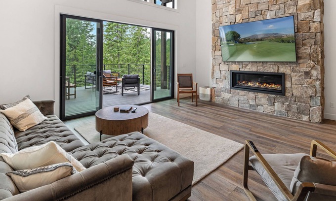 Sandpoint Casa | Extraordinary 5-Bedroom Idaho Club Retreat w/ Hot Tub - Sleeps 12