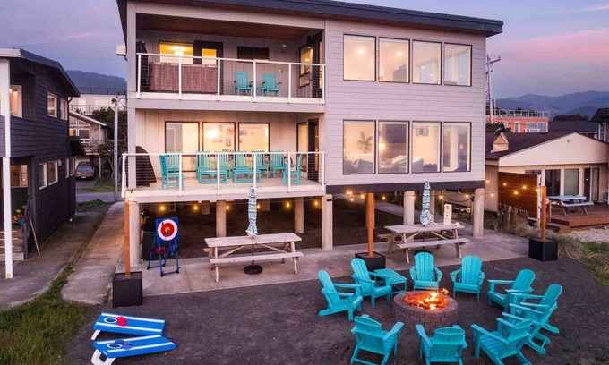 Rockaway Beach Casa | Extraordinary Beach and Oceanfront Views, Pet Friendly, Hot Tub & Fire-Pit, Luxury