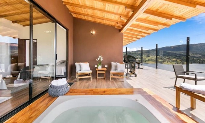 Choconta Cabaña | Extraordinaria casa en medio del embalse del sisga