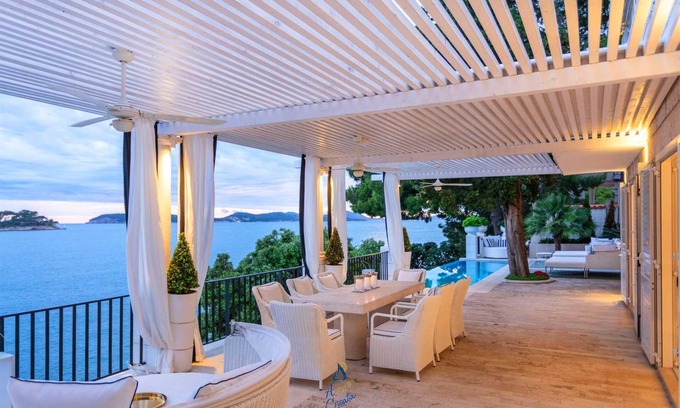Lozica Villa | Gran lugar justo encima del mar !!!