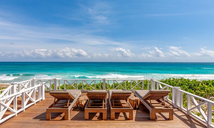 Great Guana Cay Casa | Extravagant Oceanfront Estate with Putting Green & Bocce Ball Court Starlink