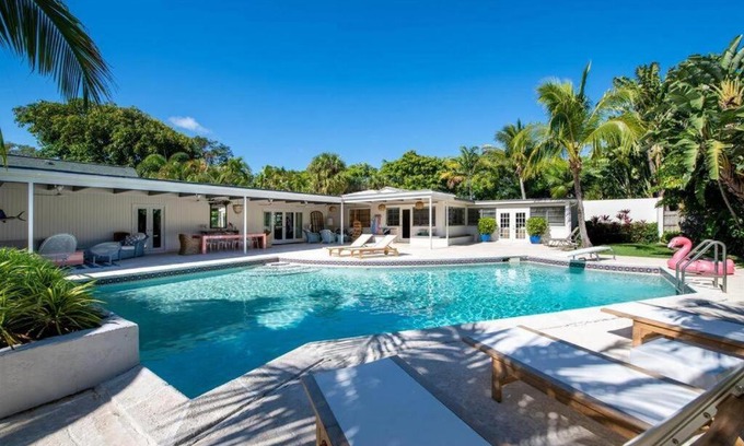 Southside Villa | Extravagant Palm Beach Pool Oasis! Sleeps 8!