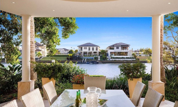 Gold Coast Casa | Extravagant Waterfront Home!