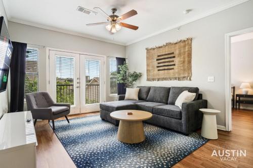 West Campus Apartamento | Extremely Comfortable King Beds in Super Cute Apt