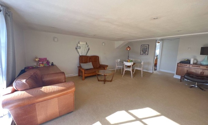 Abingdon Apartamento | Extremely spacious apartment with amenities