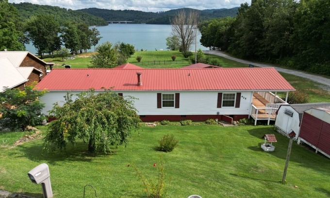 Sharps Chapel Casa | EZ 2 the Lake-Norris Lake front with rare flat lot and no stairs to dock