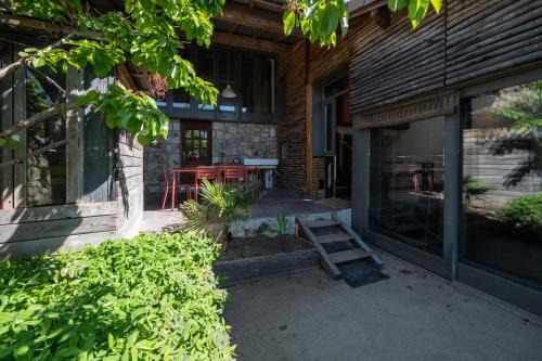 Saint-Julien-du-Serre Casa | Eza - Gîte pour 6 voyageurs avec jardin