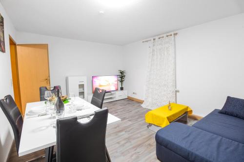 Ilsfeld Apartamento | F&F Suites Ilsfeld OG, zentrale Lage, Autobahnnähe & kostenfreie Privatparkplätze