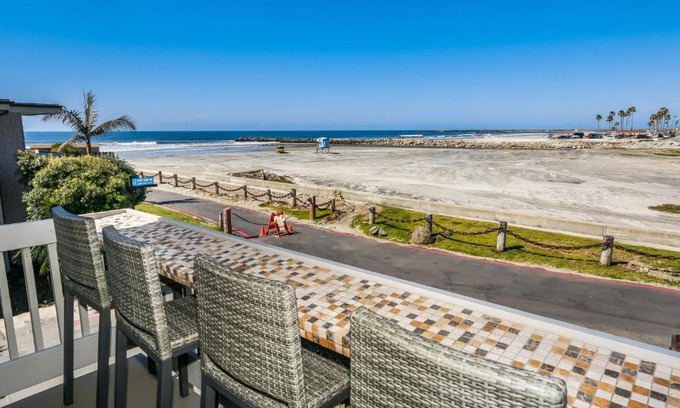 Townsite Casa | F14 - Tower 10 Oceanview Cottage
