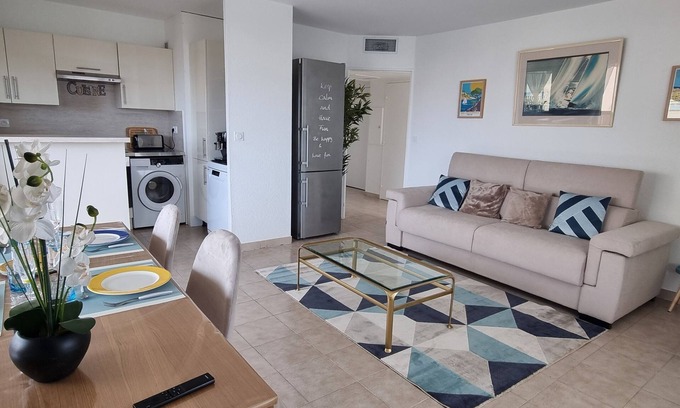 Saint-Laurent-du-Var Apartamento | F2 NEW BRIGHT BEAUTIFUL NEAR SEA AND AMENITIES AIR CONDITIONING WIFI TERRACE GARAGE