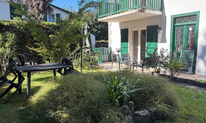 Cambo-les-Bains Apartamento | F3 apartment near the center with private garden