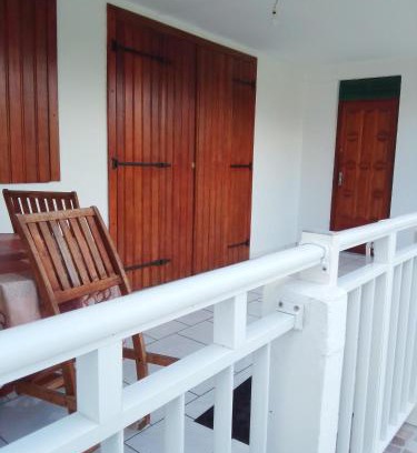 Mahaut Apartamento | F3 Meublé de Charme dans un écrin naturel en bas de Villa