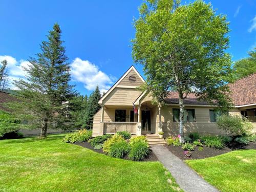 Bretton Woods Casa | F3 Well appointed Townhome a short walk to the Mount Washington Hotel 1 minute to ski area