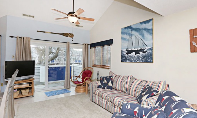 Fenwick Island Apartamento | F728E: 3BR+loft East of the Sun condo | Community pool too!