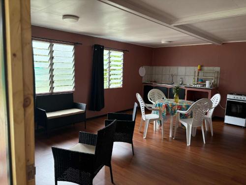 Huahine Casa | Faatiarau Lodge Bungalow