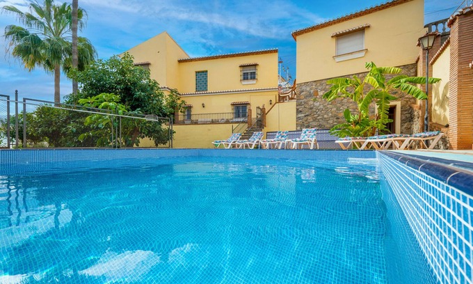 Almuñécar Villa | Fab 6 bed villa with private pool 300m from beach