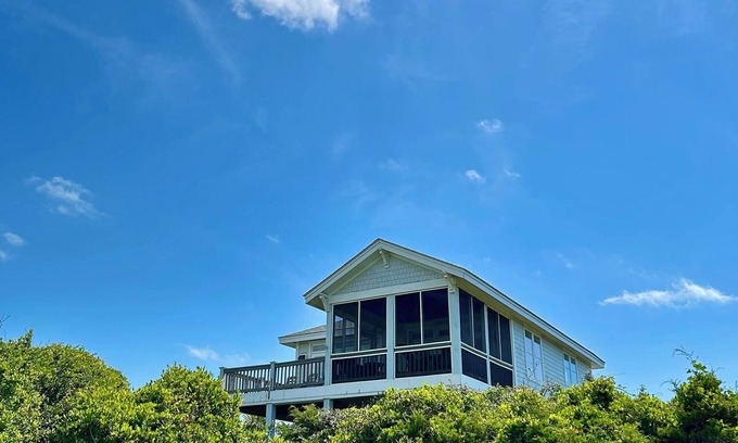 Bald Head Island Casa | Vistas panorámicas, 2 dormitorios principales REY, CLUB BHI INCLUIDO en el precio