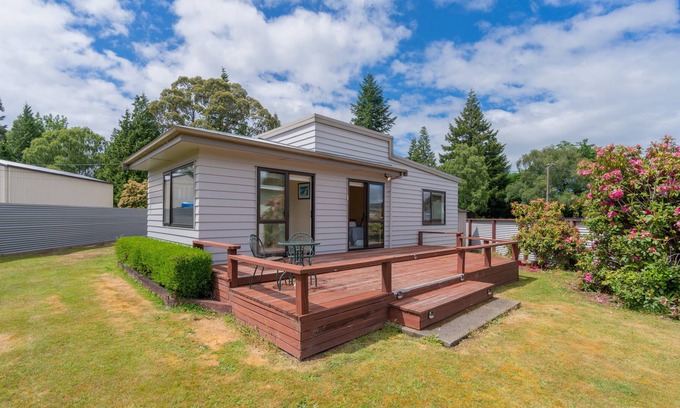 Te Anau Casa | FAB ON FERGUS - TE ANAU HOLIDAY HOME, pet friendly in Te Anau