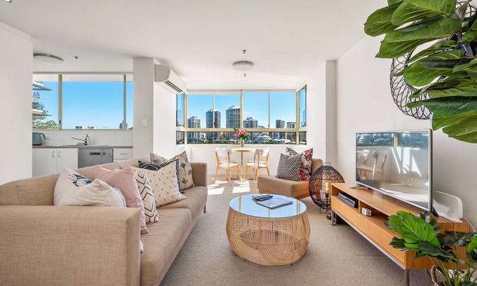 New Farm Apartamento | Fab! ~ Skyline City, Water + Story Bridge Views