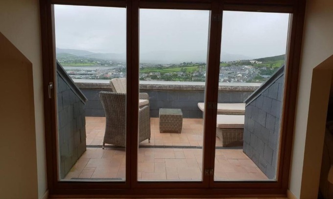 Dingle Casa | Fab View
