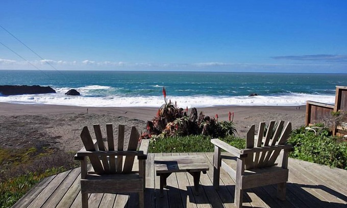 Bodega Bay Casa | Fabella - Ocean front cottage, spectacular Views, short walk to the beach.