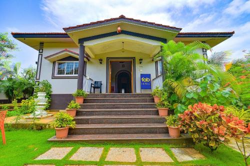 Vagator Complejo | FabEscape Vagator Retreat Resort With Swimming Pool