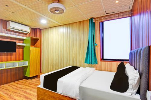 Aundh Hotel | FabExpress Arya Inn