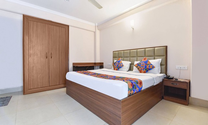 Paltan Bazaar Hotel | Fabexpress Central Plaza