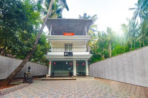 Morjim Hotel | FabExpress MA Homes - Nr Morjim Beach